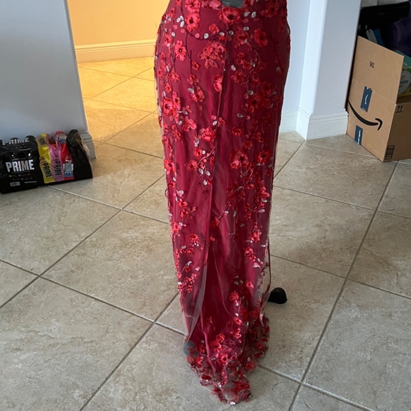 Red Gown - Picture 5 of 5